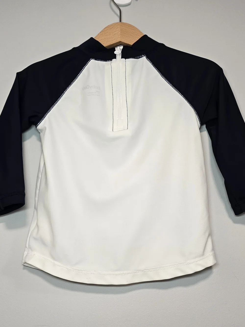 Gap Baby/ Kids Rashguard in White with Navy & Red Star 12-18M